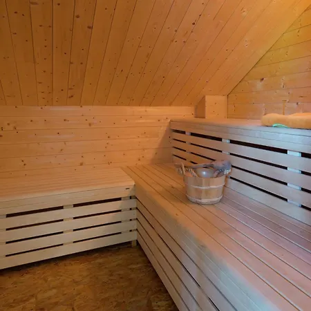 Rustic Retreat, Ovifat, Cleaning Included بيت للعطل