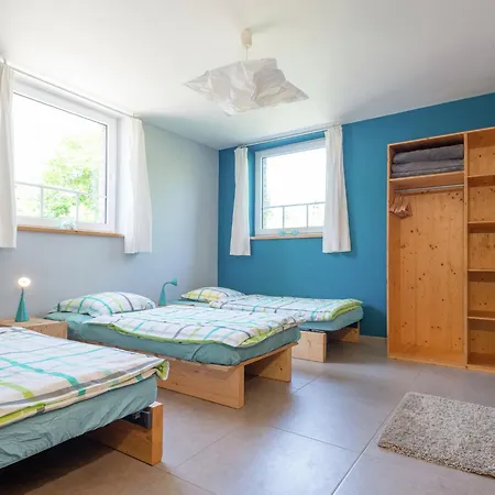 Rustic Retreat, Ovifat, Cleaning Included بيت للعطل وايمس