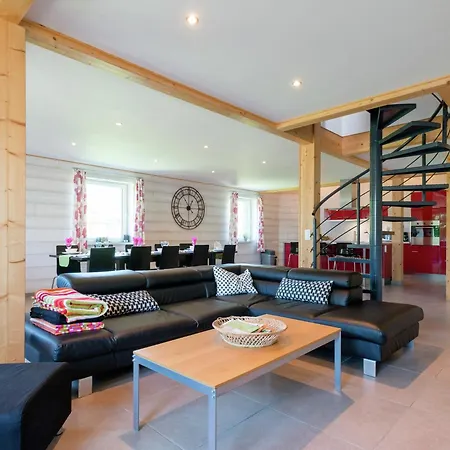 Rustic Retreat, Ovifat, Cleaning Included بيت للعطل وايمس