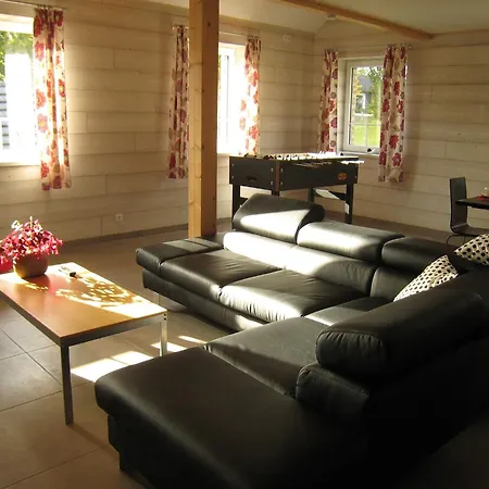 Rustic Retreat, Ovifat, Cleaning Included * وايمس
